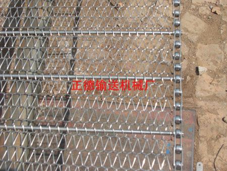 不銹鋼網(wǎng)鏈的概念材質(zhì)為不銹鋼，應(yīng)用于各種鏈?zhǔn)捷斔蜋C(jī)械。
